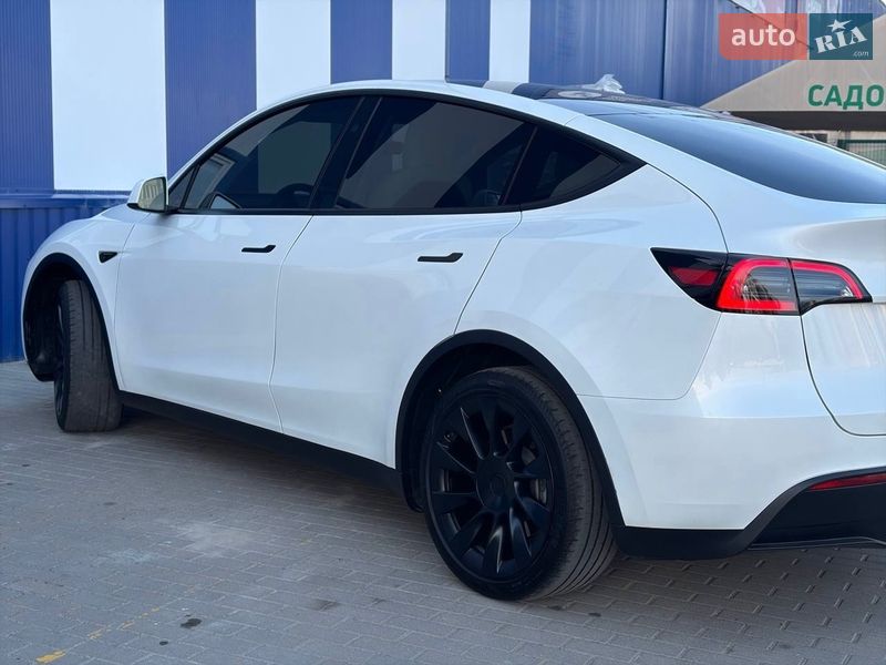 Внедорожник / Кроссовер Tesla Model Y 2024 в Дрогобыче