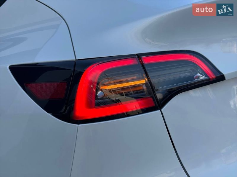 Внедорожник / Кроссовер Tesla Model Y 2024 в Дрогобыче