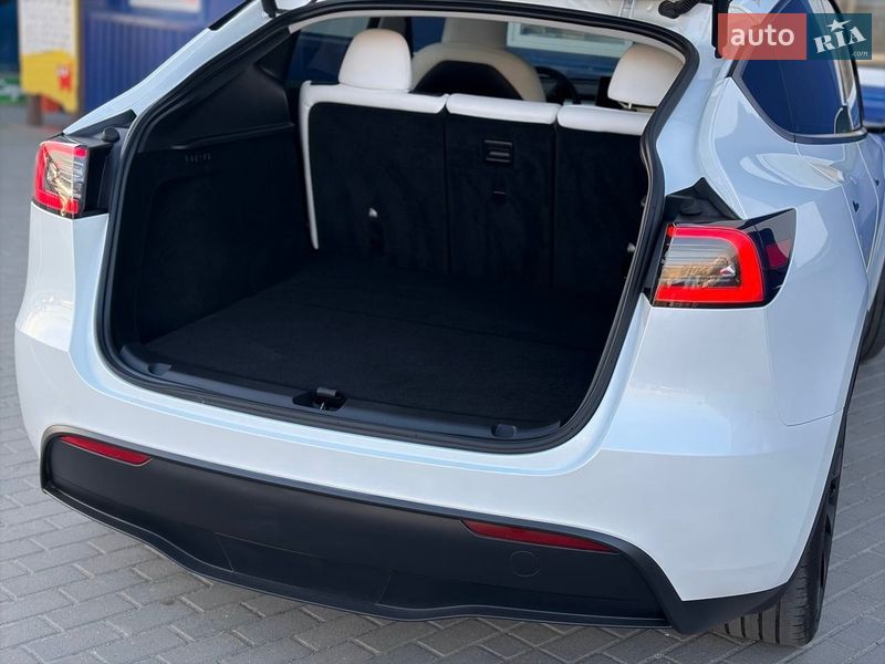 Внедорожник / Кроссовер Tesla Model Y 2024 в Дрогобыче
