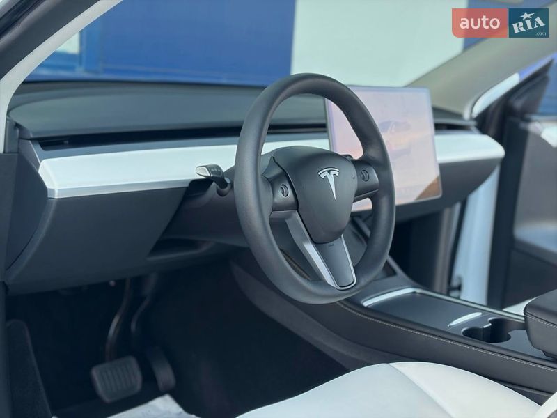 Внедорожник / Кроссовер Tesla Model Y 2024 в Дрогобыче