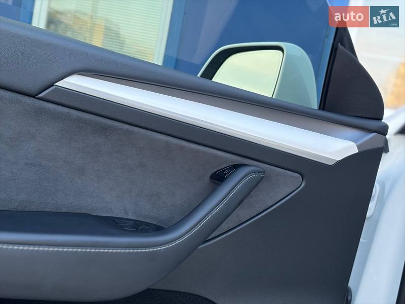 Внедорожник / Кроссовер Tesla Model Y 2024 в Дрогобыче