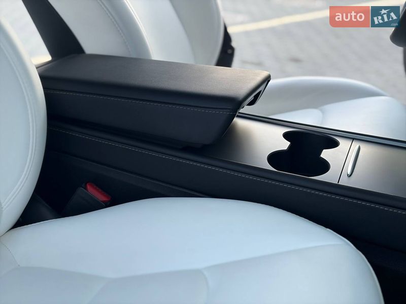 Внедорожник / Кроссовер Tesla Model Y 2024 в Дрогобыче