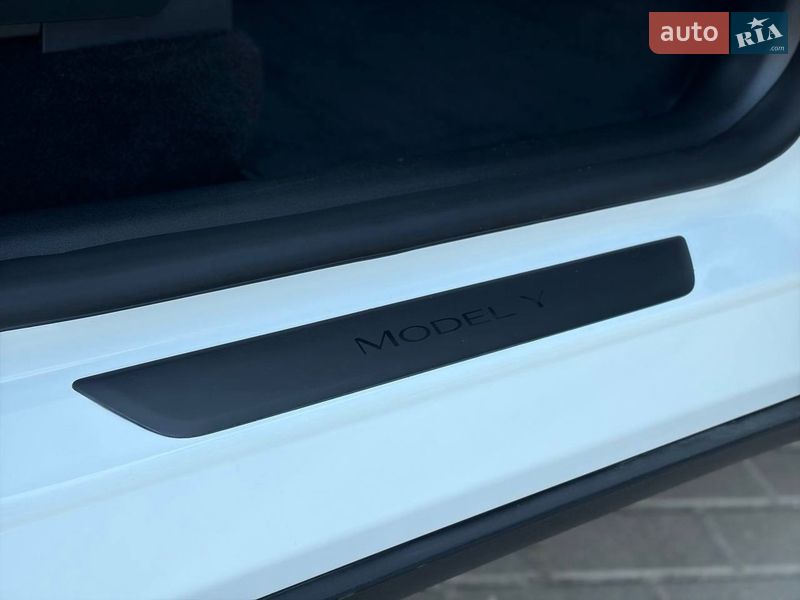 Внедорожник / Кроссовер Tesla Model Y 2024 в Дрогобыче