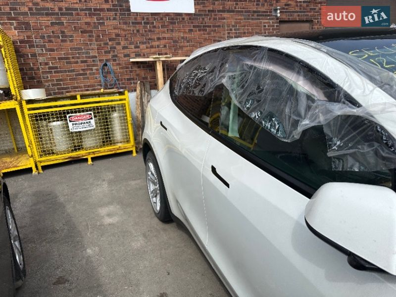 Позашляховик / Кросовер Tesla Model Y 2023 в Києві