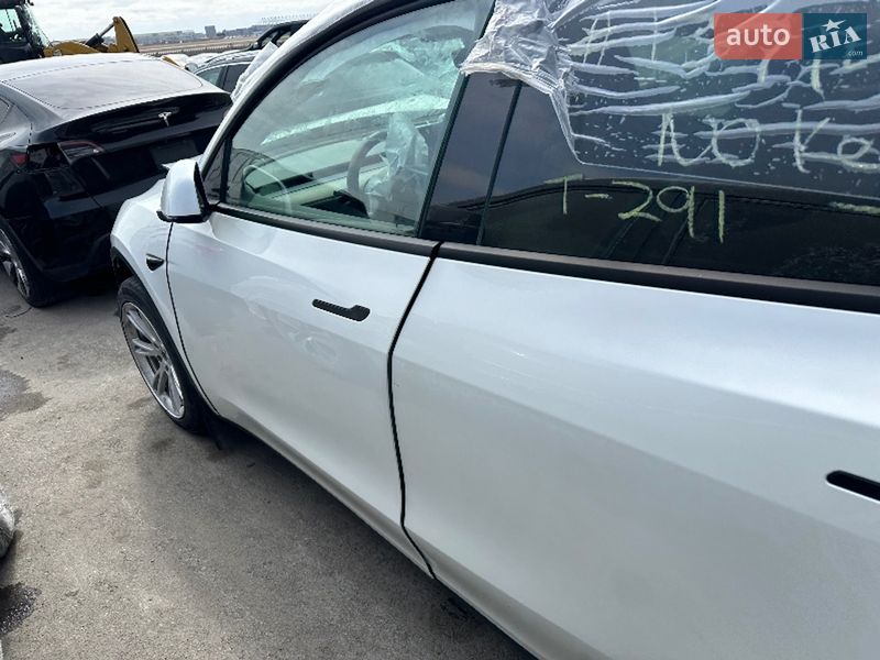Позашляховик / Кросовер Tesla Model Y 2023 в Києві