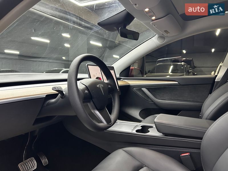Позашляховик / Кросовер Tesla Model Y 2025 в Чернівцях фото 12 Позашляховик / Кросовер Tesla Model Y 2025 в Чернівцях