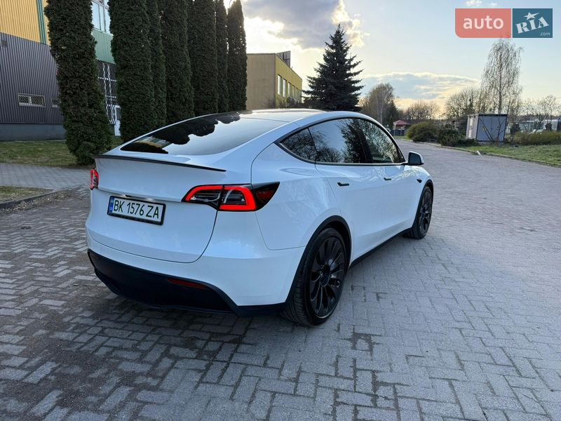 Внедорожник / Кроссовер Tesla Model Y 2024 в Ровно