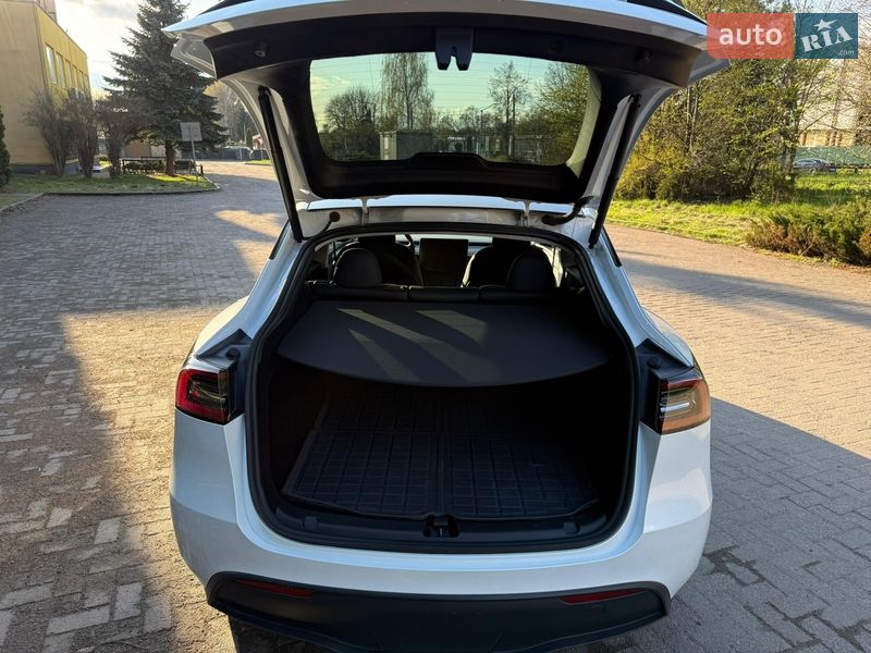 Внедорожник / Кроссовер Tesla Model Y 2024 в Ровно