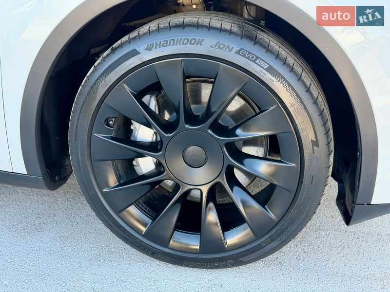 Внедорожник / Кроссовер Tesla Model Y 2023 в Киеве