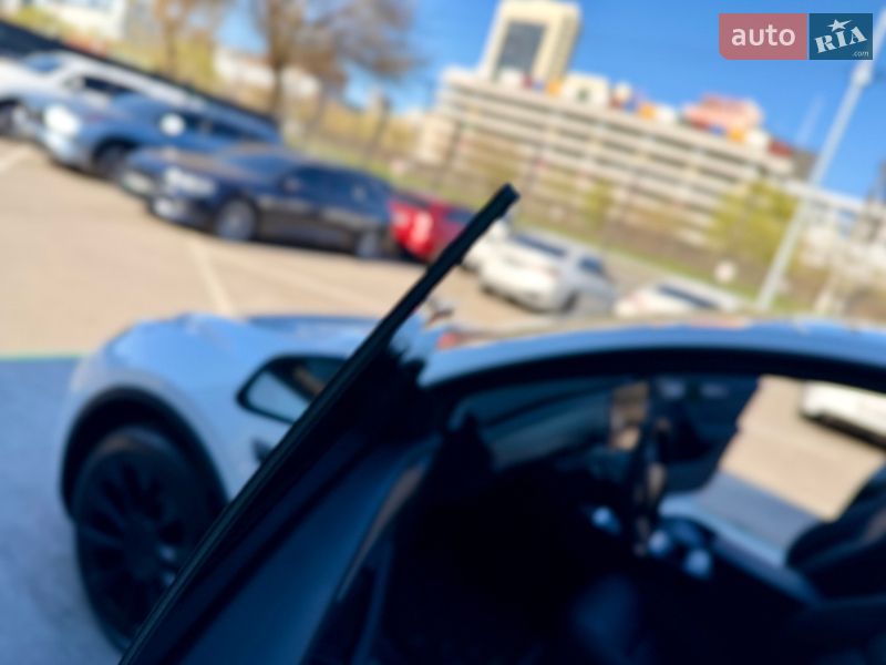Внедорожник / Кроссовер Tesla Model Y 2023 в Киеве