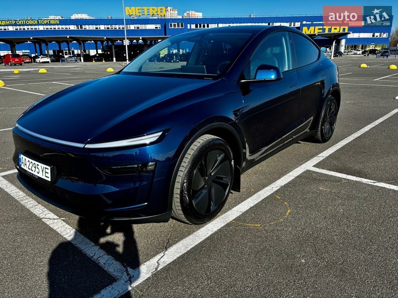 Tesla Model Y 2025