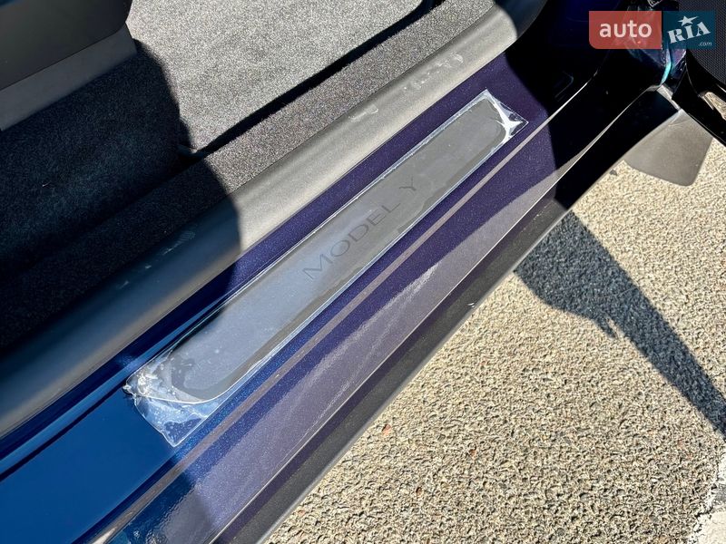 Внедорожник / Кроссовер Tesla Model Y 2025 в Киеве