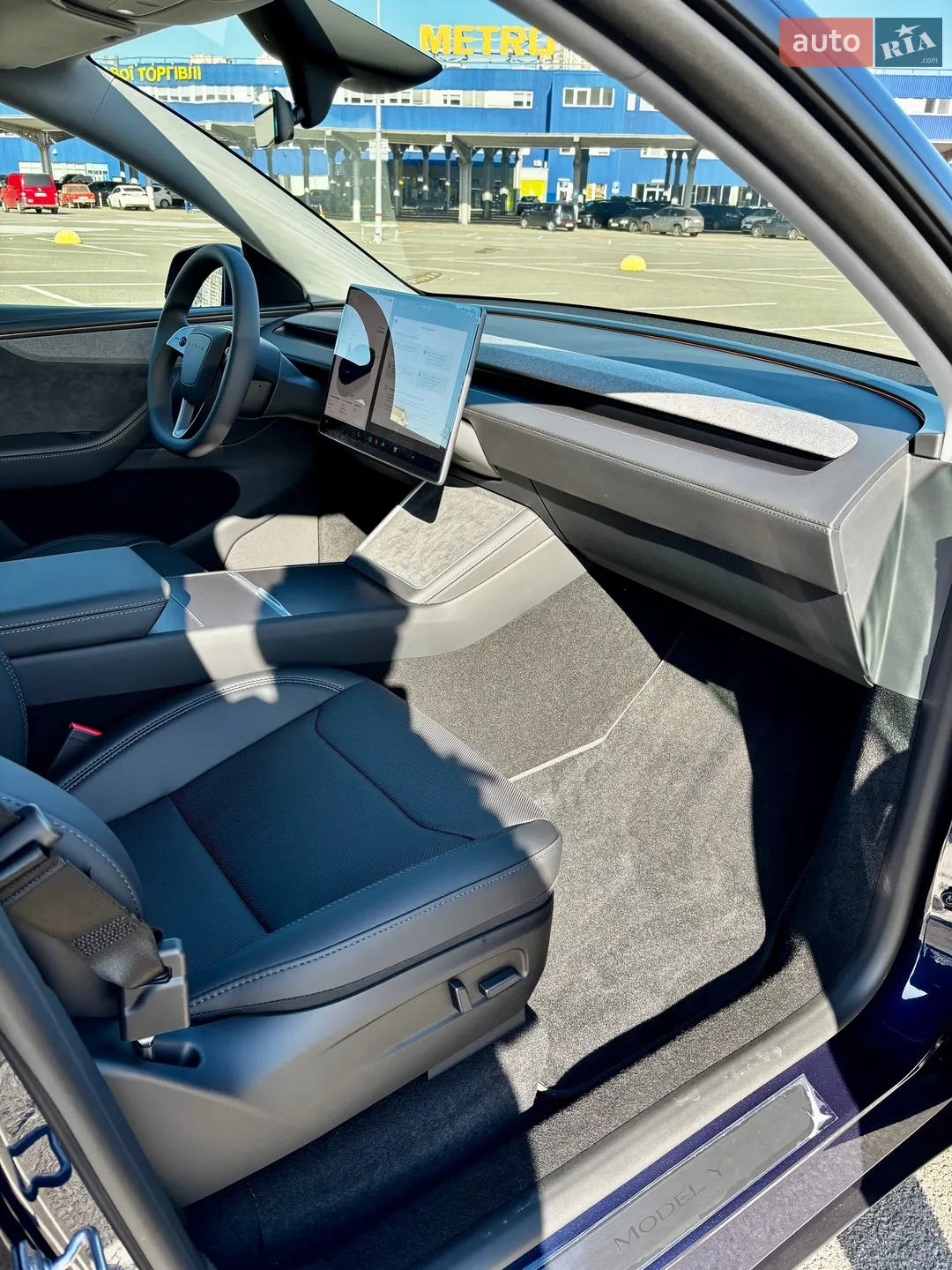 2025 Tesla Model Y - мініатюра 29