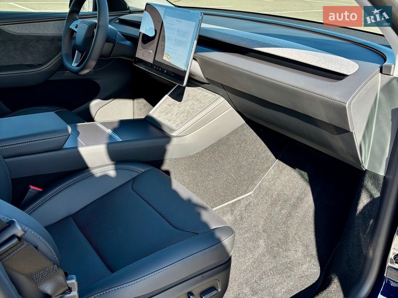 Внедорожник / Кроссовер Tesla Model Y 2025 в Киеве