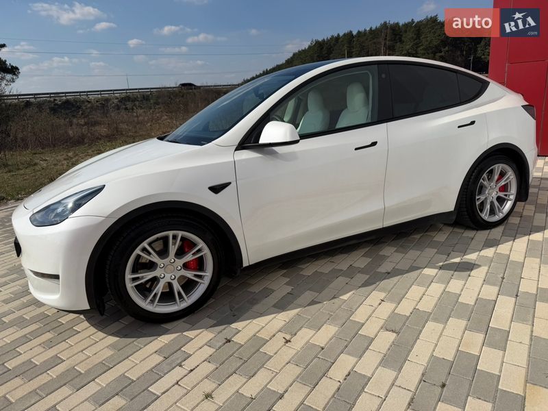 Внедорожник / Кроссовер Tesla Model Y 2023 в Львове