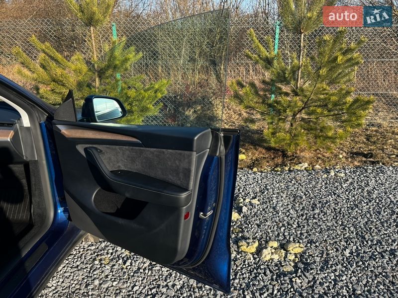 Внедорожник / Кроссовер Tesla Model Y 2023 в Львове