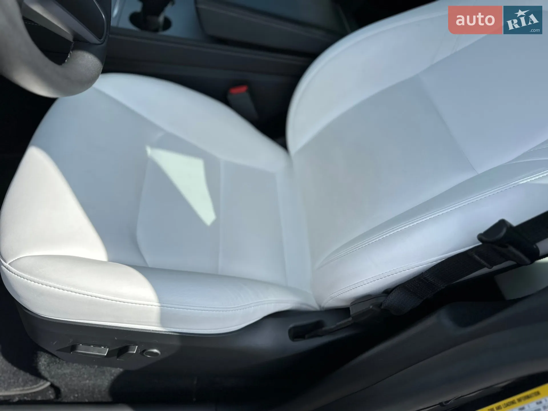 2024 Tesla Model Y - мініатюра 24