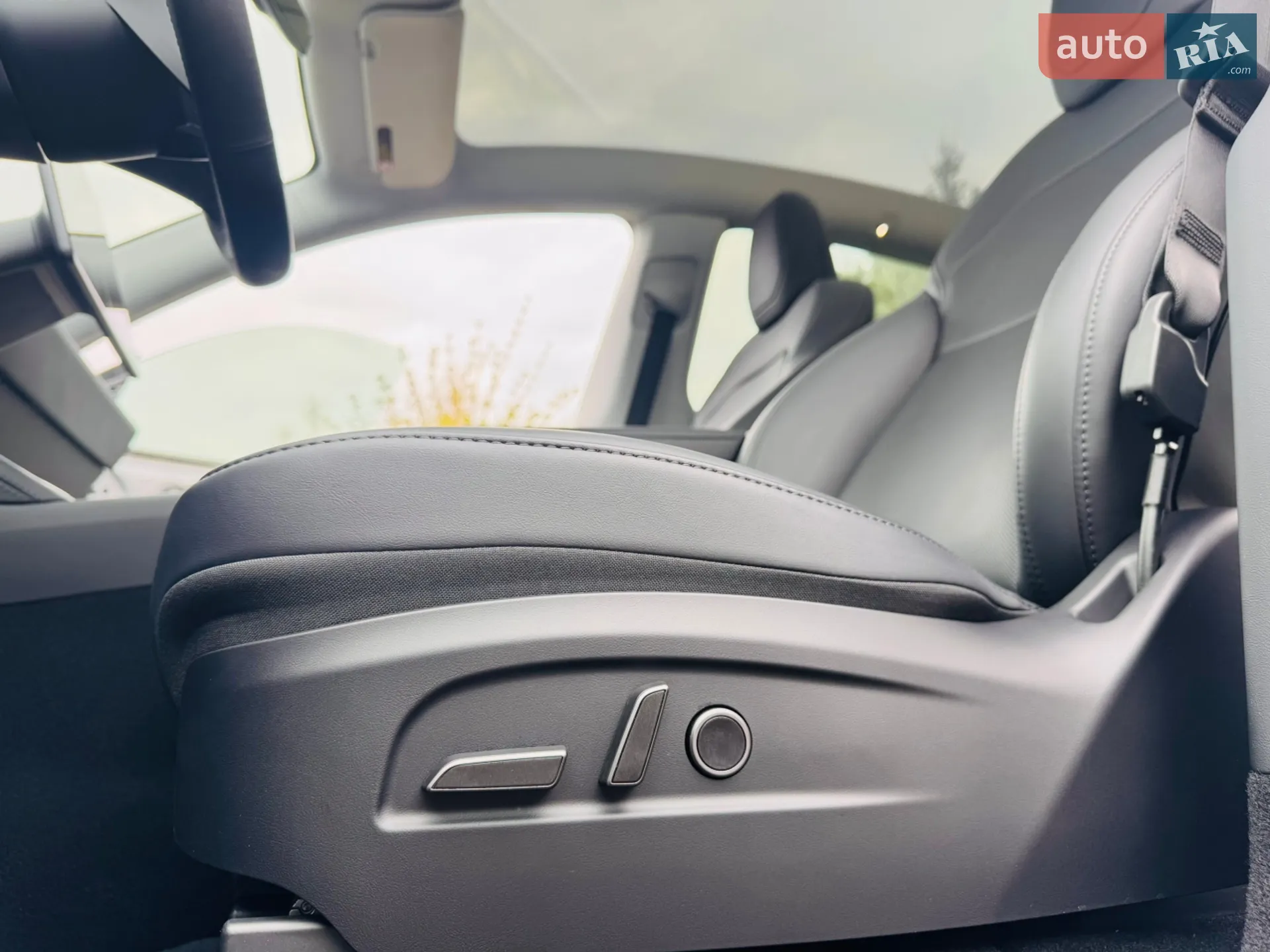2025 Tesla Model Y - мініатюра 19
