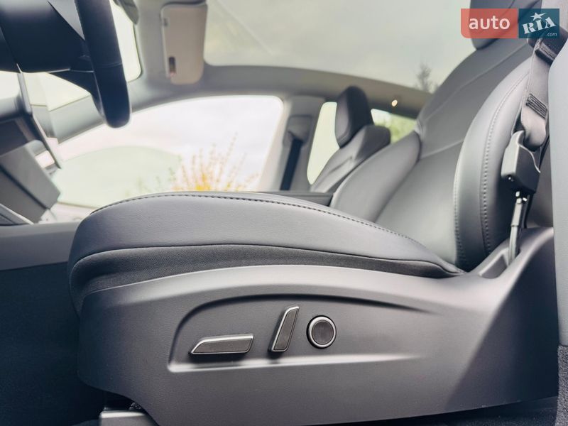 Внедорожник / Кроссовер Tesla Model Y 2025 в Львове