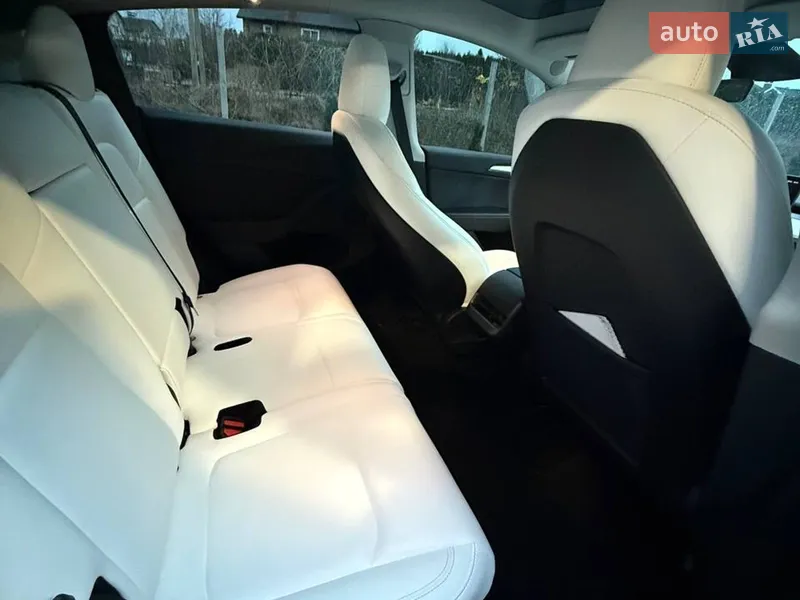 Tesla Model Y 2024 VIN 7SAYGAEE1RF179143 фото оголошення 45 з 78