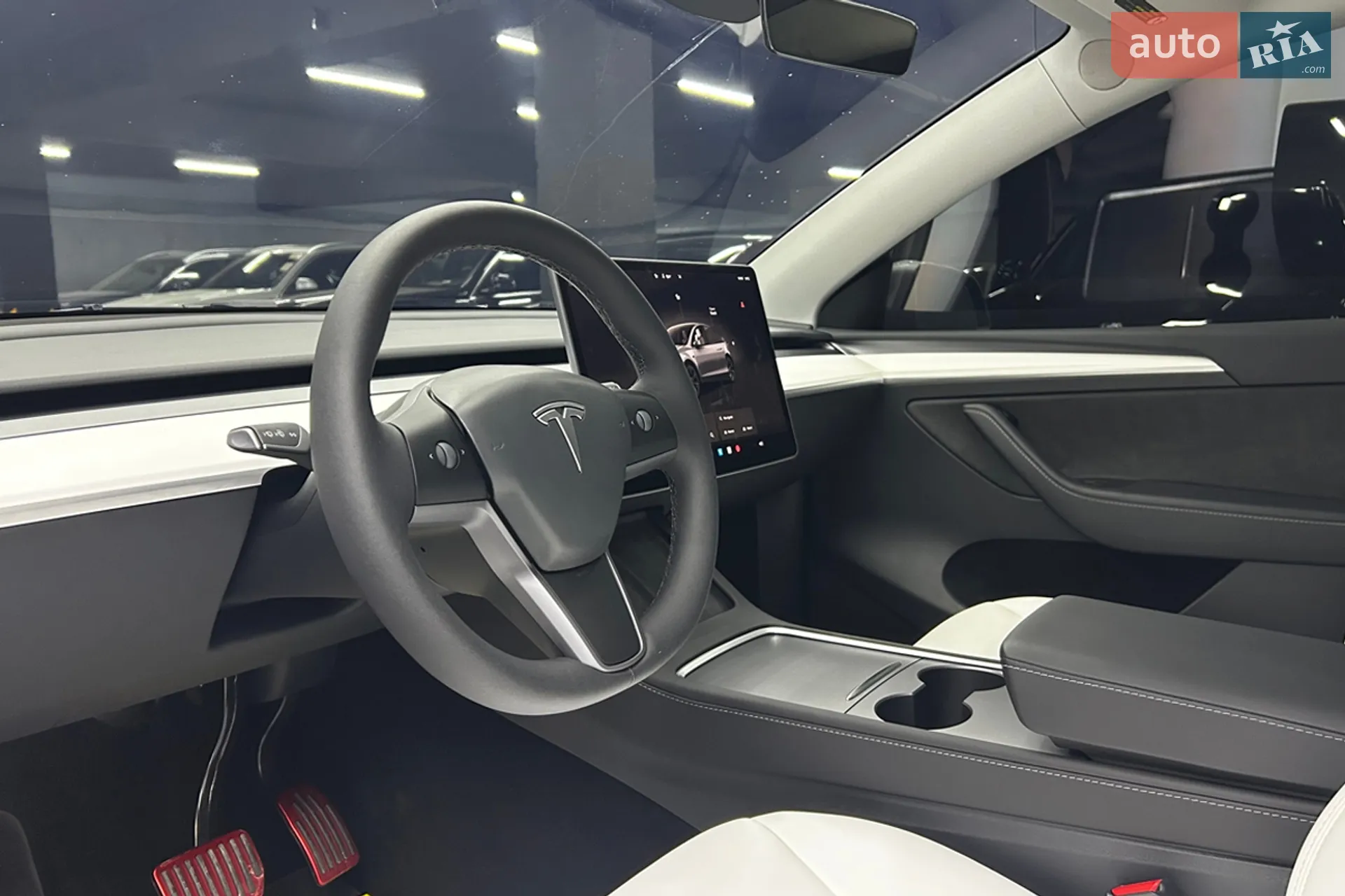 2025 Tesla Model Y - мініатюра 13