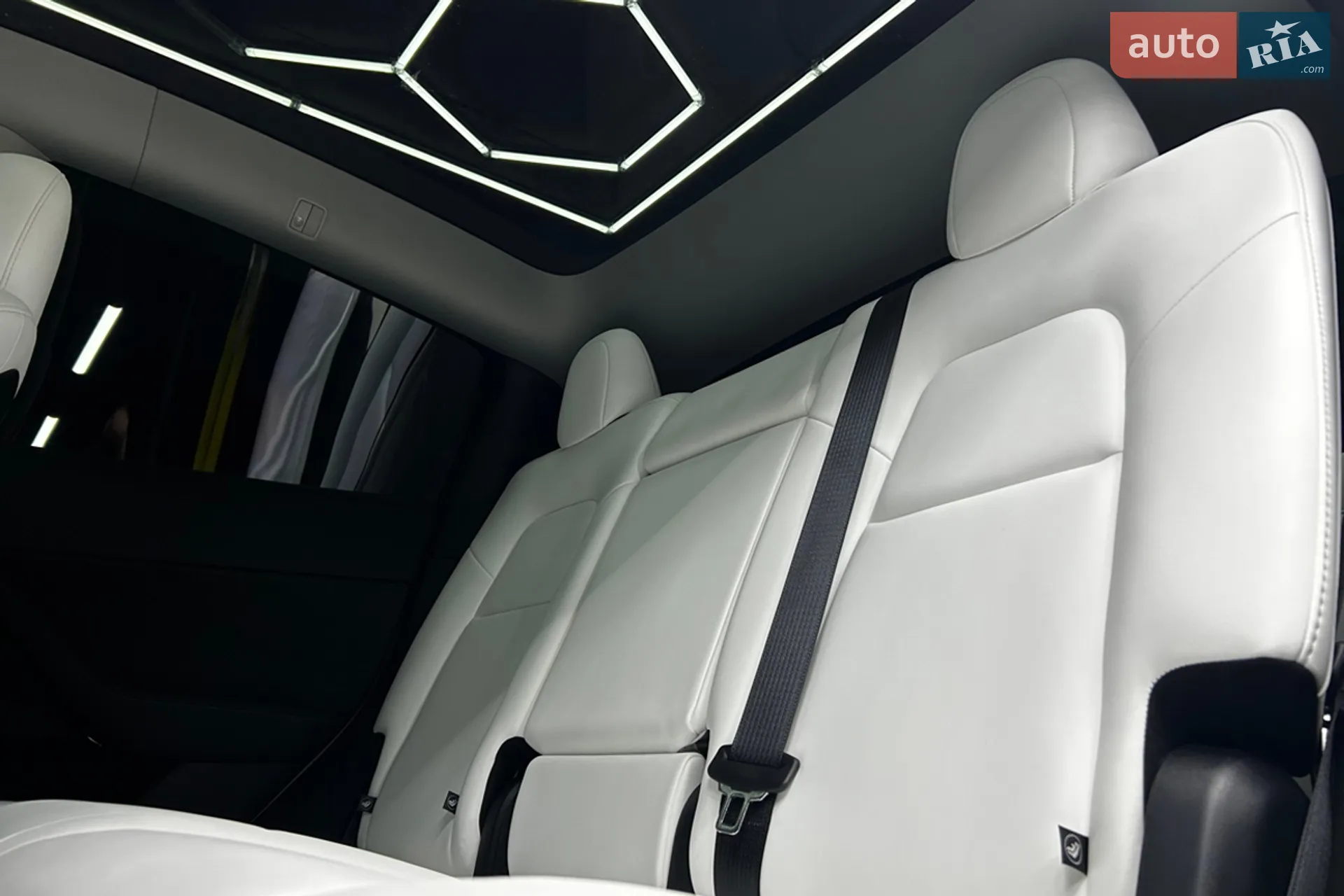2025 Tesla Model Y - мініатюра 28