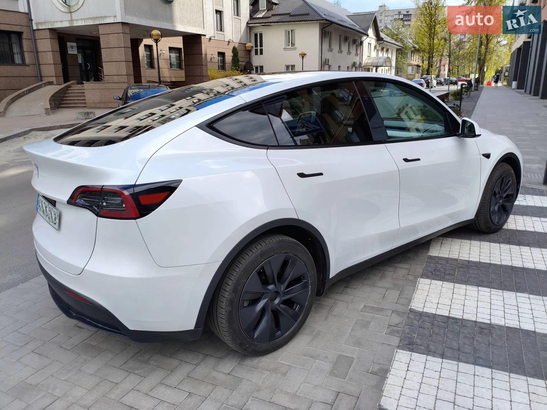 2025 Tesla Model Y - мініатюра 4