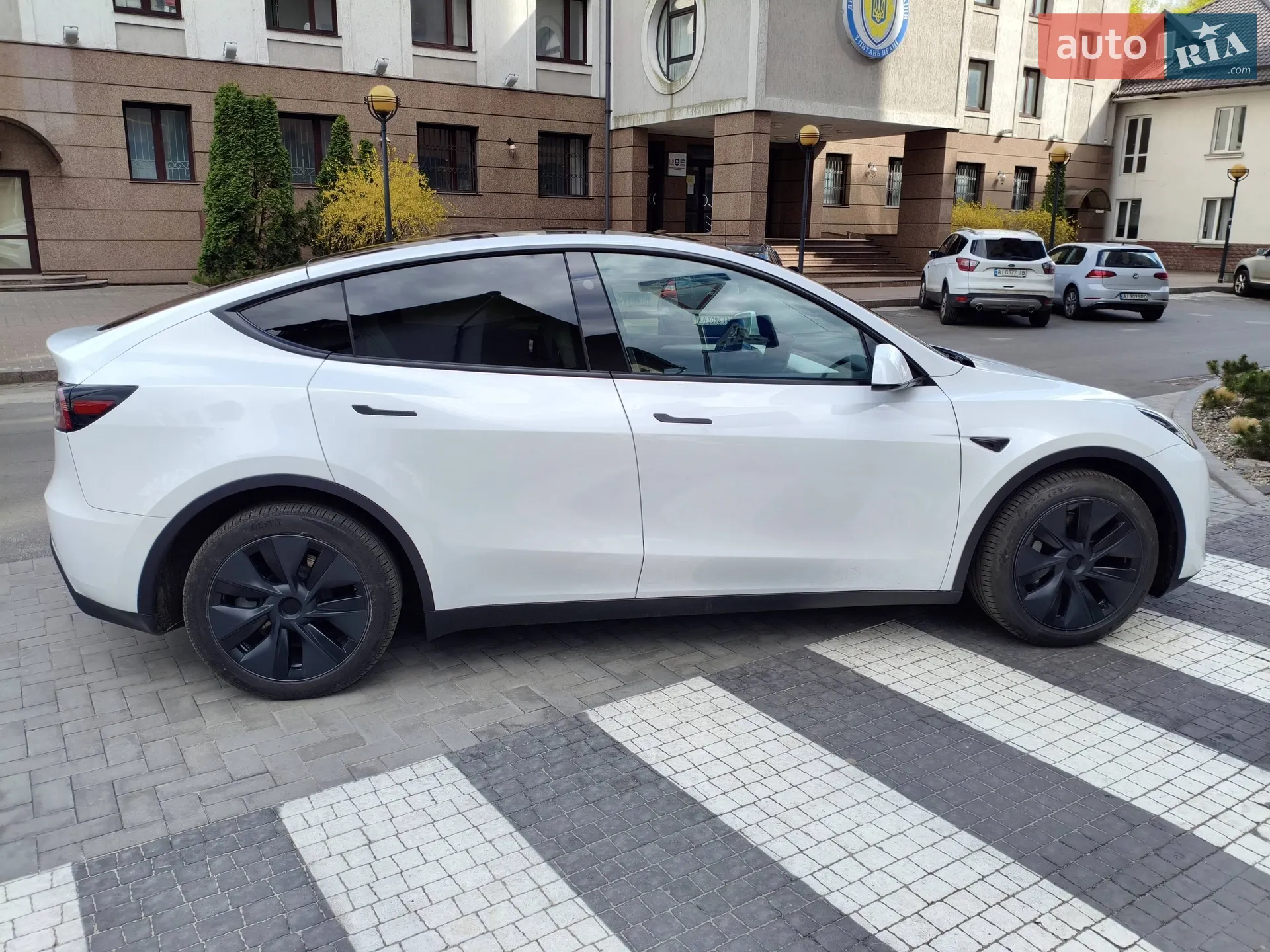 2025 Tesla Model Y - мініатюра 5