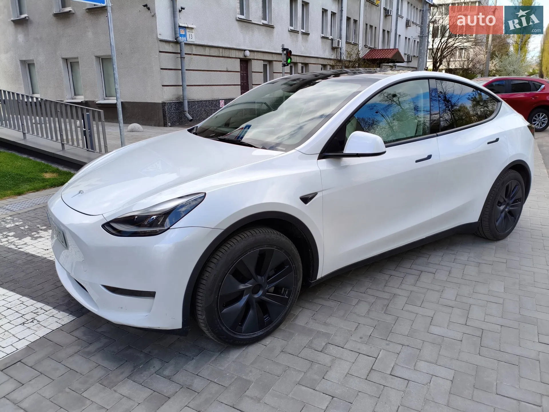 2025 Tesla Model Y - мініатюра 7