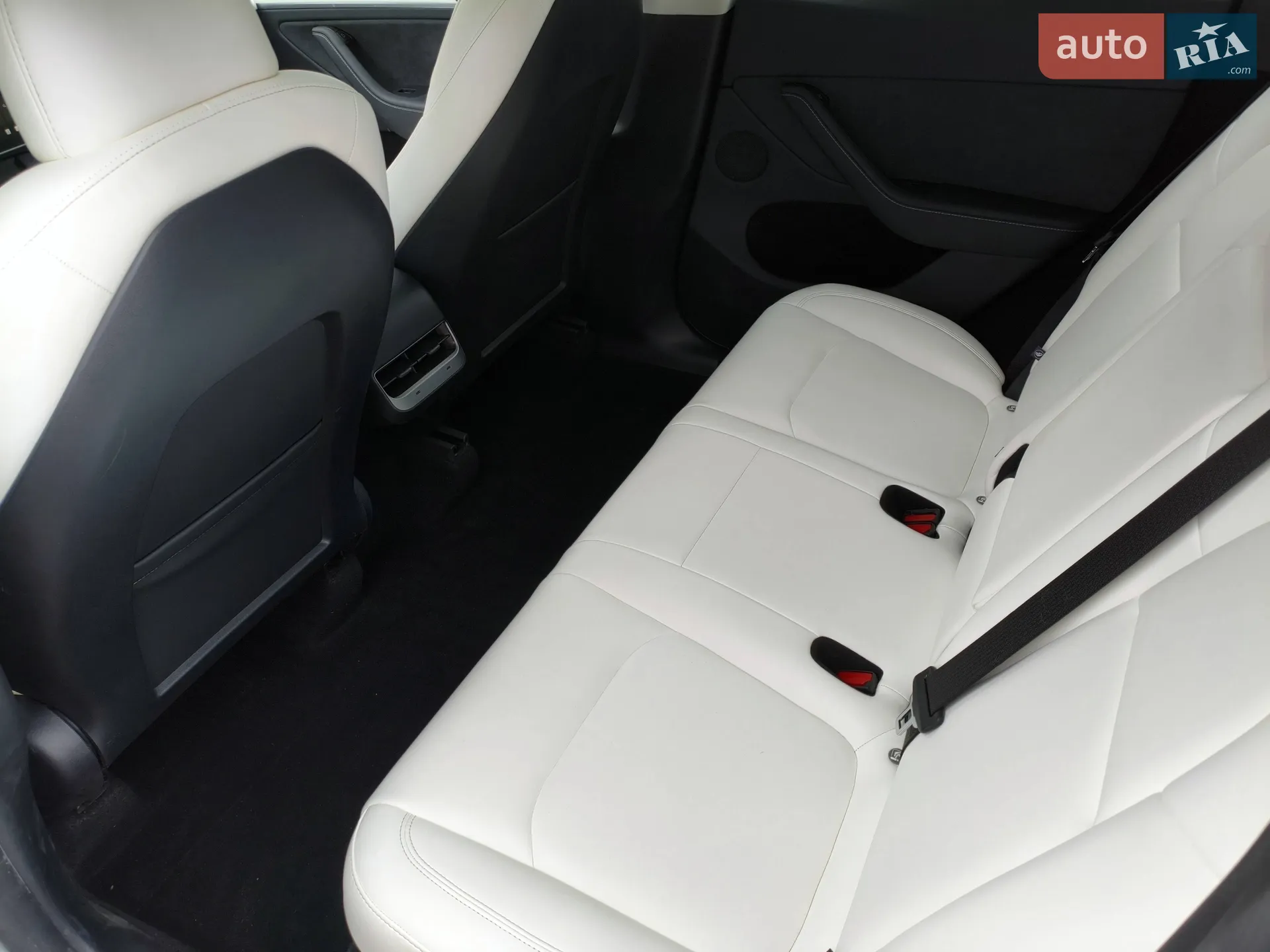 2025 Tesla Model Y - мініатюра 10