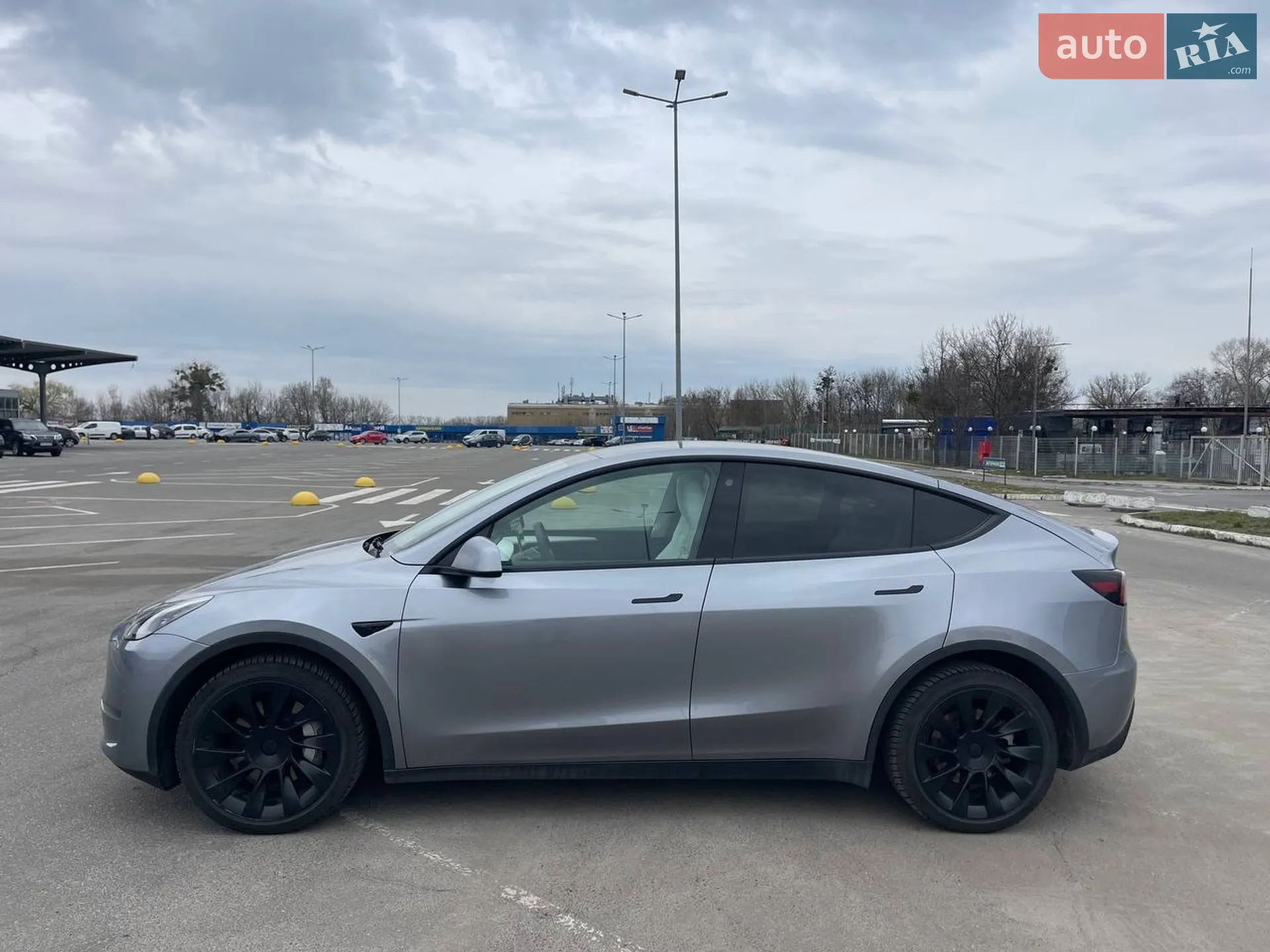 2024 Tesla Model Y - мініатюра 3