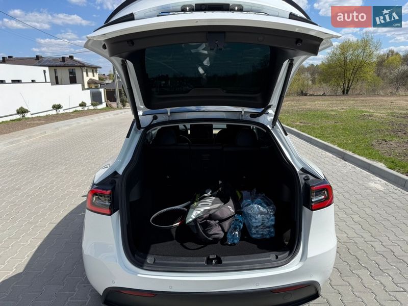 Внедорожник / Кроссовер Tesla Model Y 2022 в Ровно