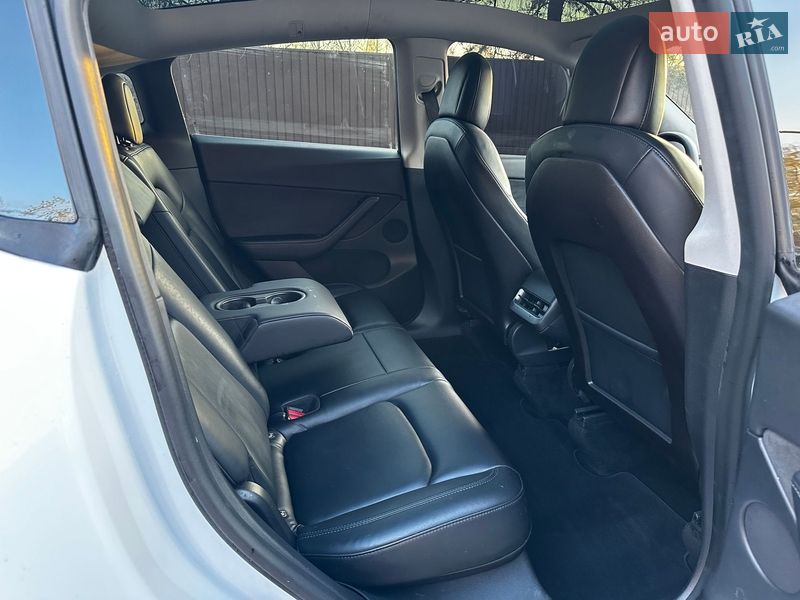 Внедорожник / Кроссовер Tesla Model Y 2021 в Киеве