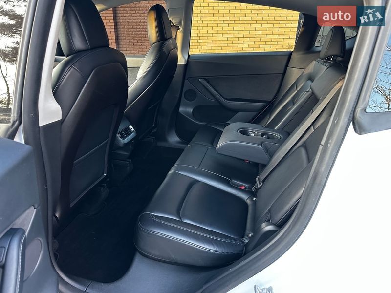 Внедорожник / Кроссовер Tesla Model Y 2021 в Киеве
