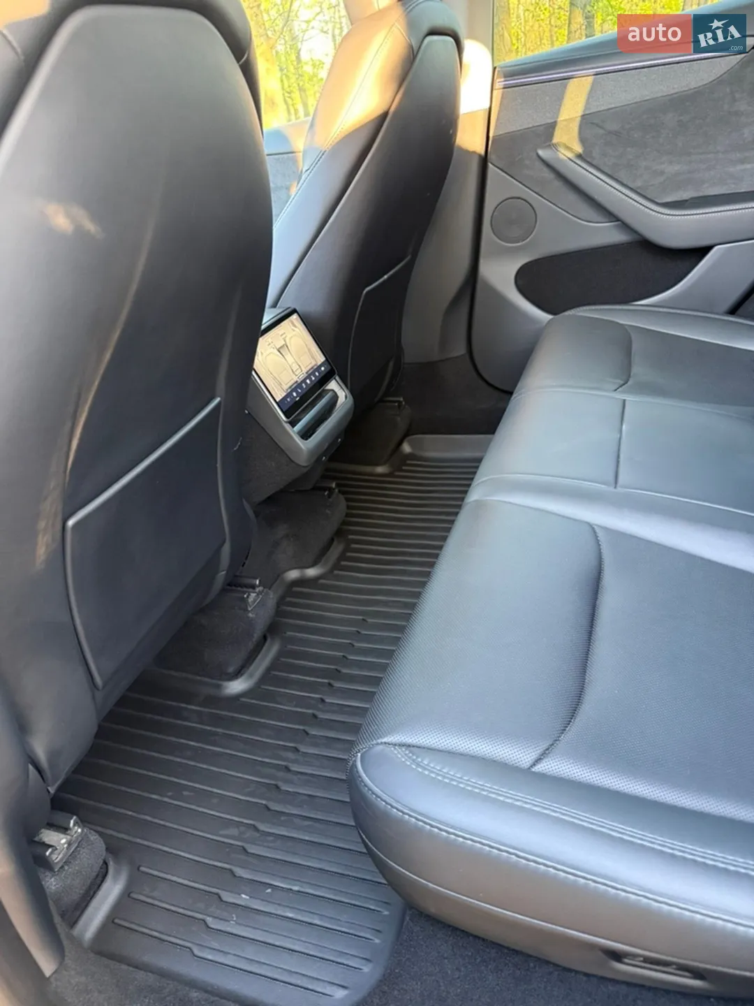 2025 Tesla Model Y - мініатюра 26