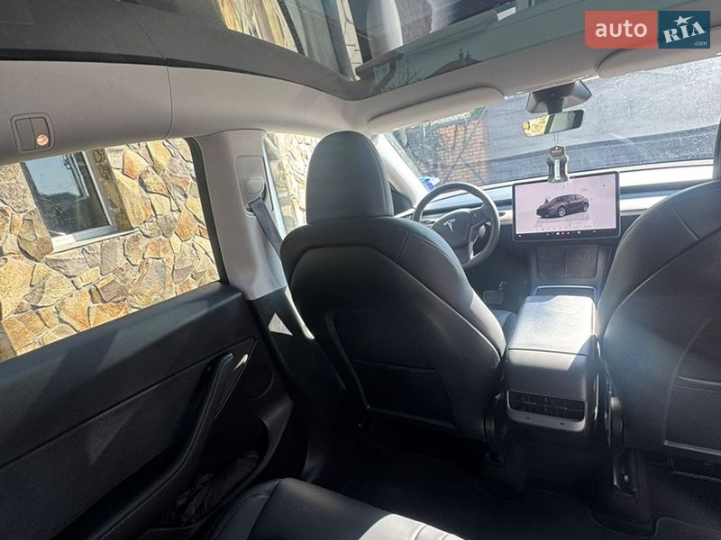 Внедорожник / Кроссовер Tesla Model Y 2024 в Львове