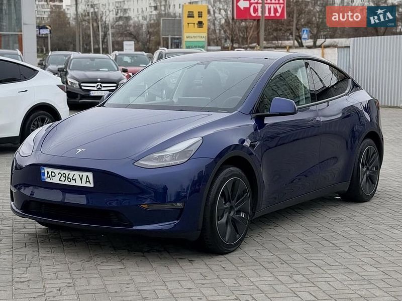 Tesla Model Y 2024