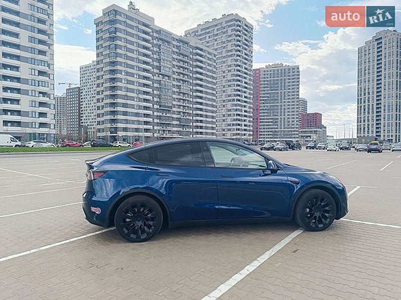 Внедорожник / Кроссовер Tesla Model Y 2023 в Киеве