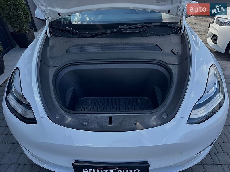 Внедорожник / Кроссовер Tesla Model Y 2023 в Ивано-Франковске