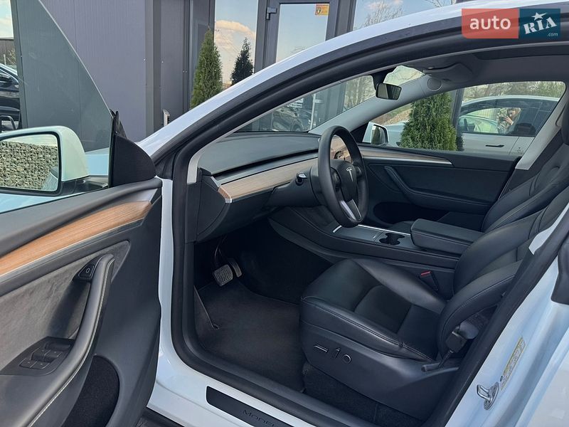 Внедорожник / Кроссовер Tesla Model Y 2023 в Ивано-Франковске
