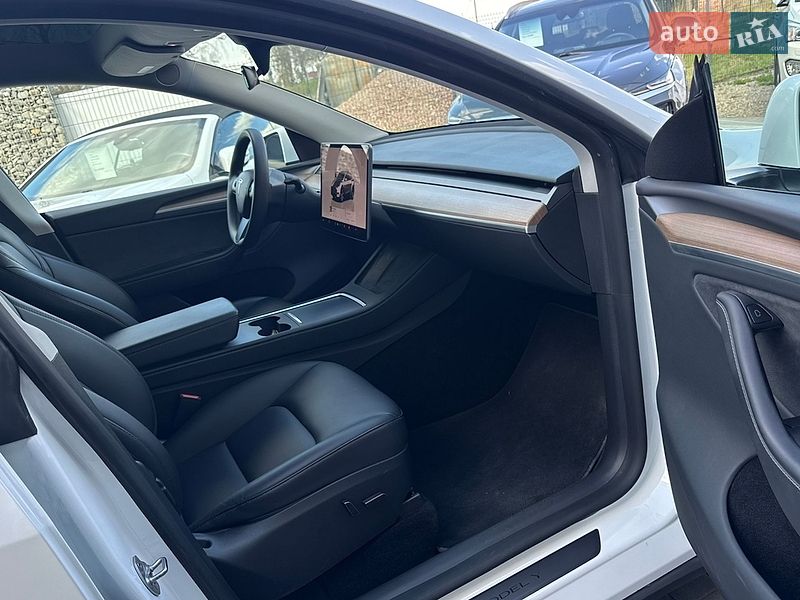 Внедорожник / Кроссовер Tesla Model Y 2023 в Ивано-Франковске