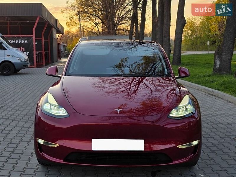 Tesla Model Y 2024