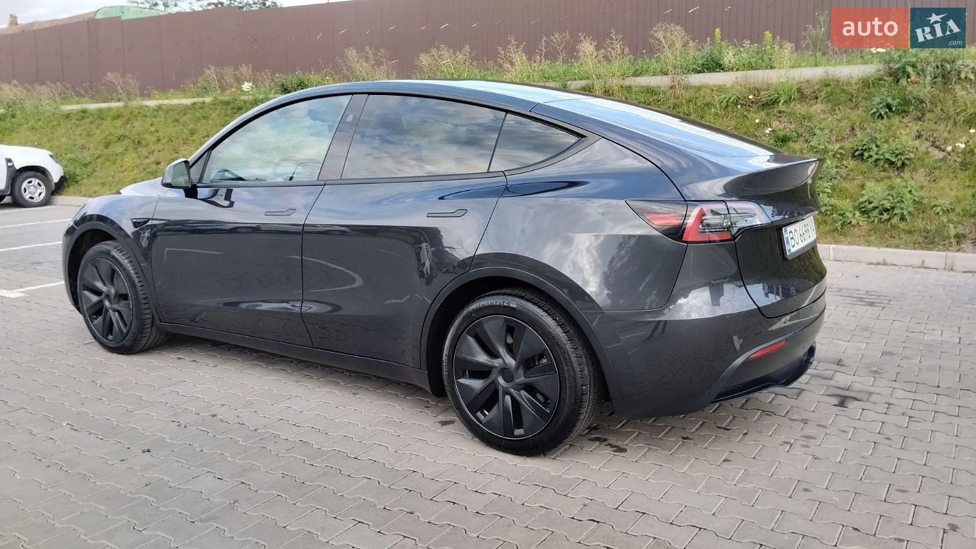 2024 Tesla Model Y - мініатюра 3