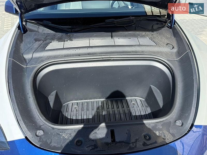 Внедорожник / Кроссовер Tesla Model Y 2023 в Львове