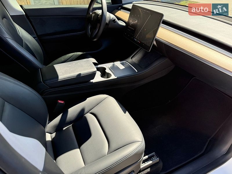 Внедорожник / Кроссовер Tesla Model Y 2021 в Львове