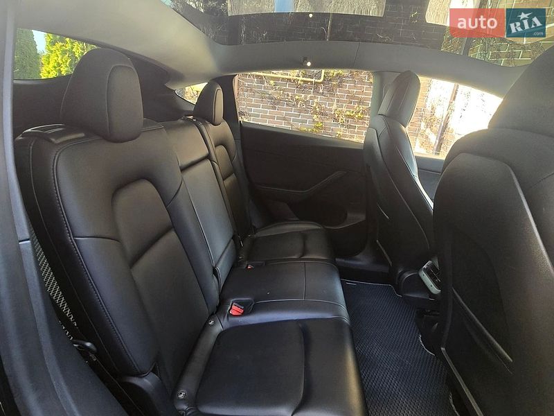 Внедорожник / Кроссовер Tesla Model Y 2021 в Киеве