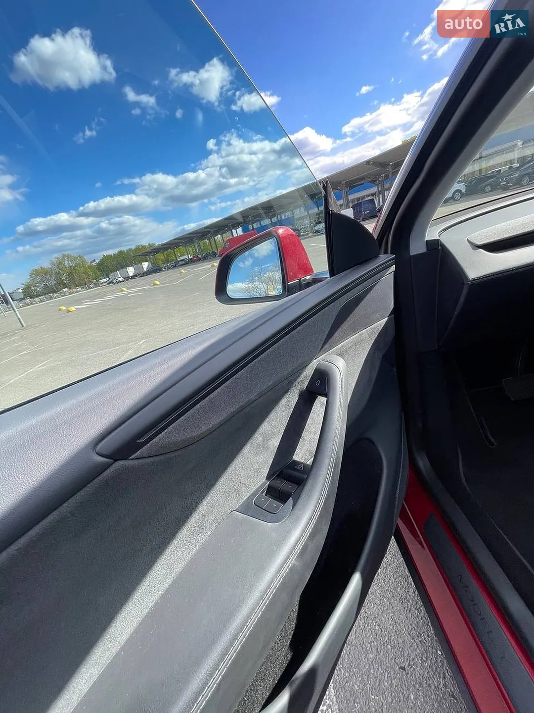 2025 Tesla Model Y - мініатюра 14