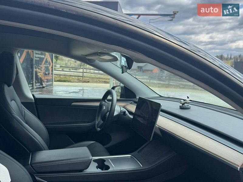 Внедорожник / Кроссовер Tesla Model Y 2023 в Ивано-Франковске