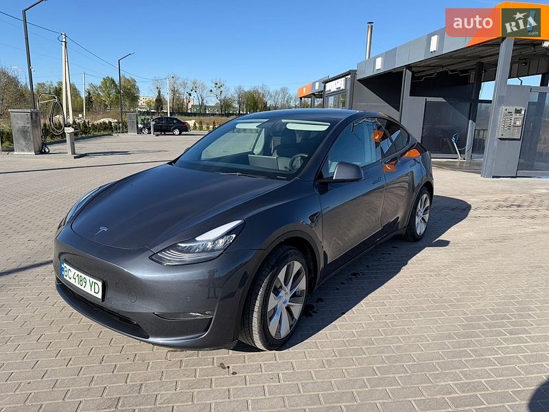 Tesla Model Y 2021