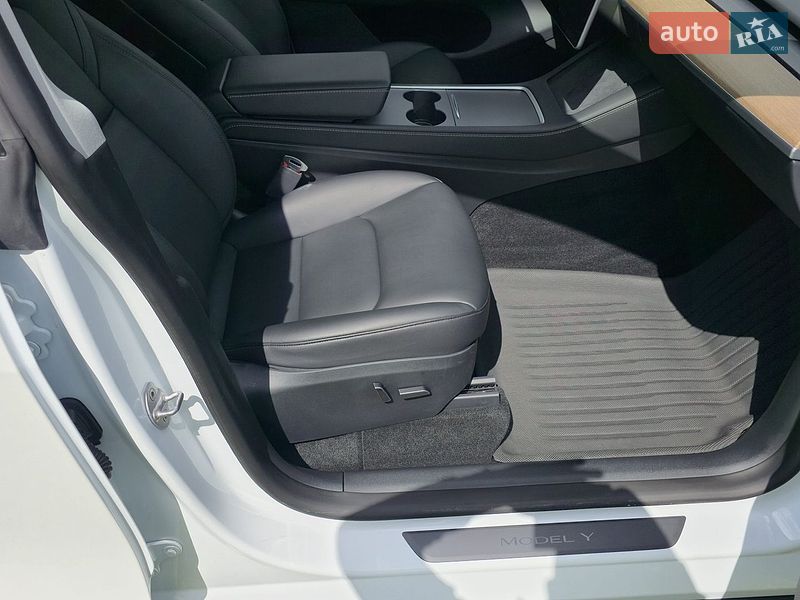 Внедорожник / Кроссовер Tesla Model Y 2023 в Полтаве